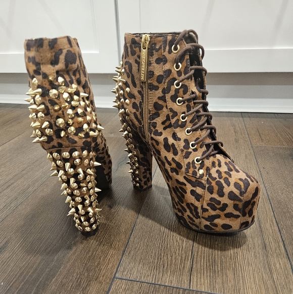 NEW Breckelles Leopard Spiked Platform Booties - Size 9 - Picture 2 of 15